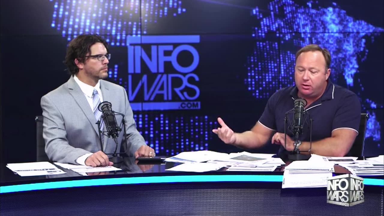 Alex Jones, Sandy Hook 2015 - Truth. (He didn't belive in it till Rob Dew)