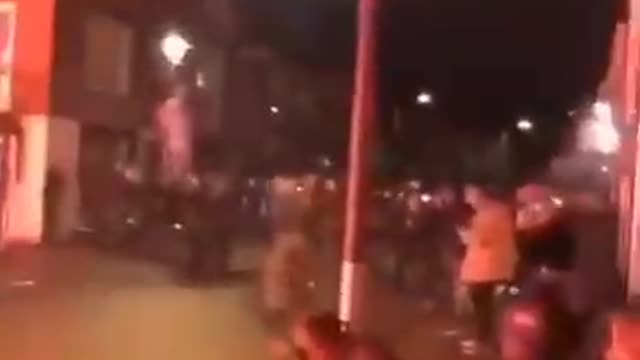 Netherlands: Civil unrest, fires in street following protests against covid measures