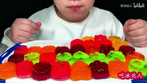 Eat 8 shapes of colorful Minute Maid jelly and listen to the different chewing sounds!