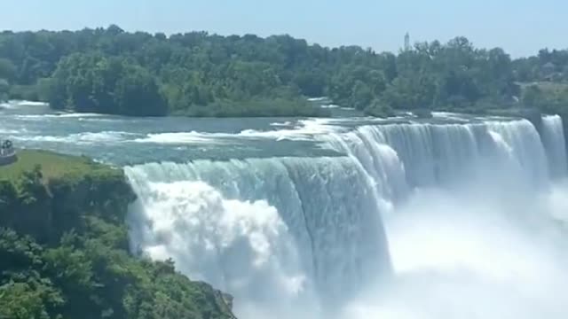 Niagara Falls, one of the three transnational waterfalls in the world