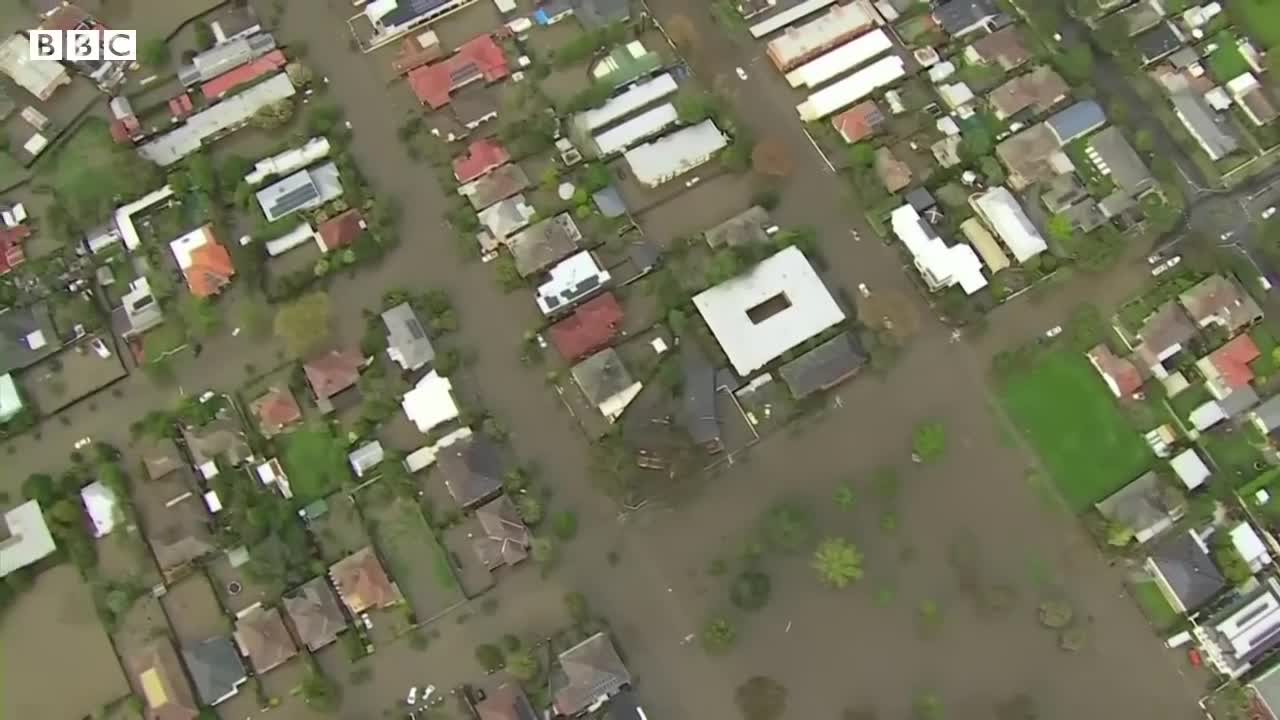 Australia floods cause evacuations in three states - BBC News