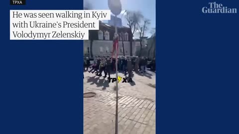 Biden and Zelenskiy walk in Kyiv as air raid sirens blare