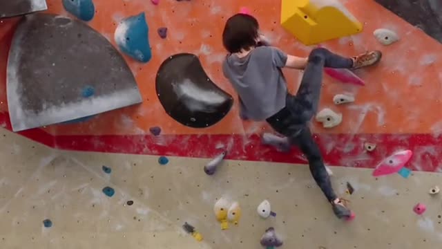 A line that can be completed by hanging feet v2-v4