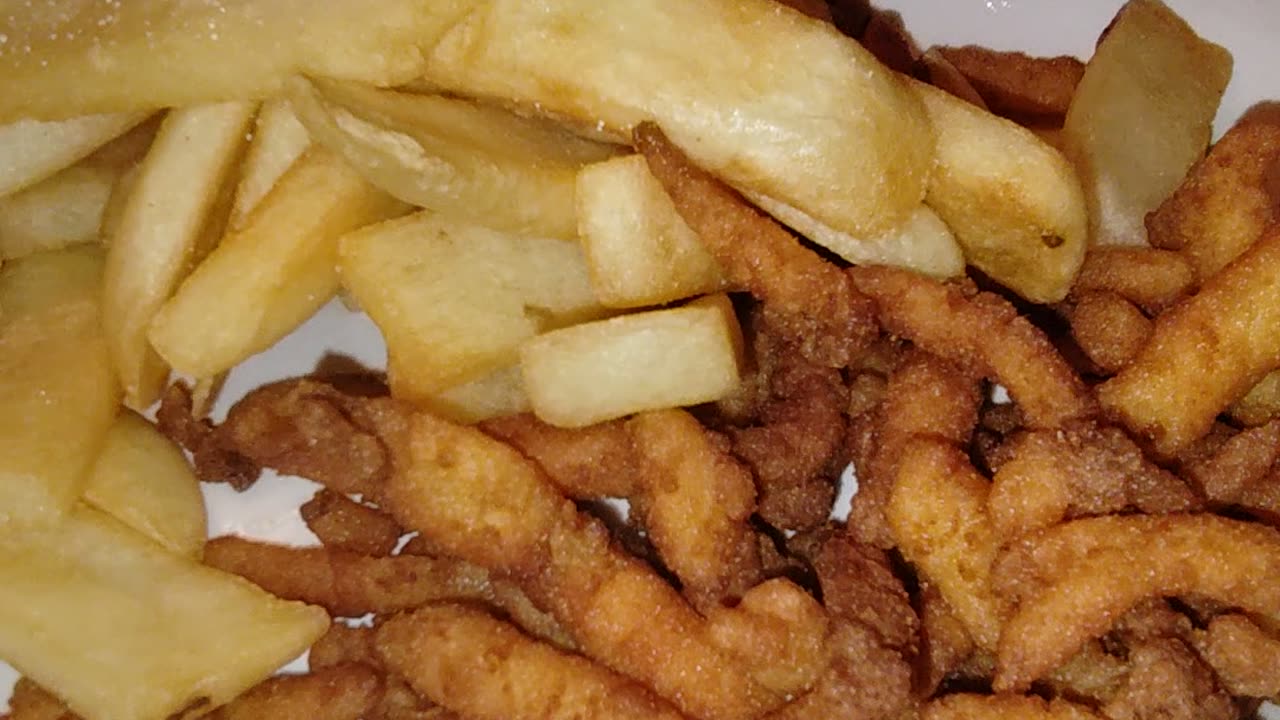 Eating Fried Clams, Elmhurst Tap Room, Dbn, MI, 8/18/24