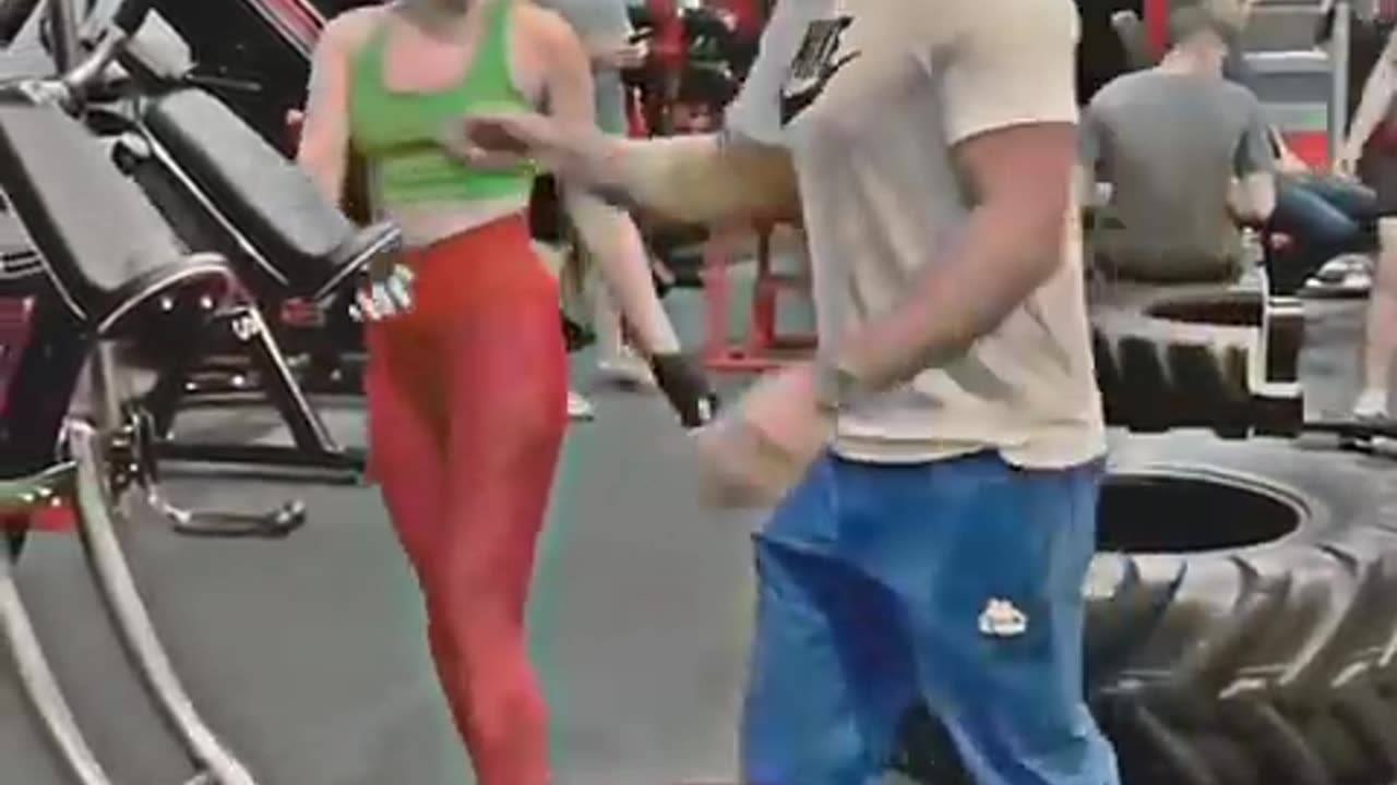Wait for girl's reaction~ |