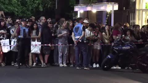 Centenas de fãs passam a noite em vigília em Buenos Aires para se despedir de Liam Payne