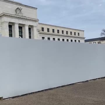 FEDERAL RESERVE BUILD WALLS TO PROTECT THEMSELVES🎭🚧🏛️💫
