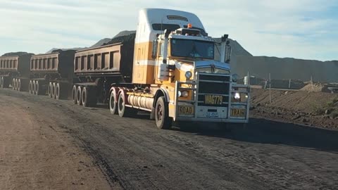 Side tipping Road train