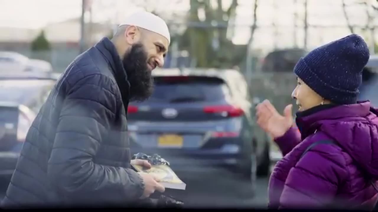 Muslim asking strangers for food