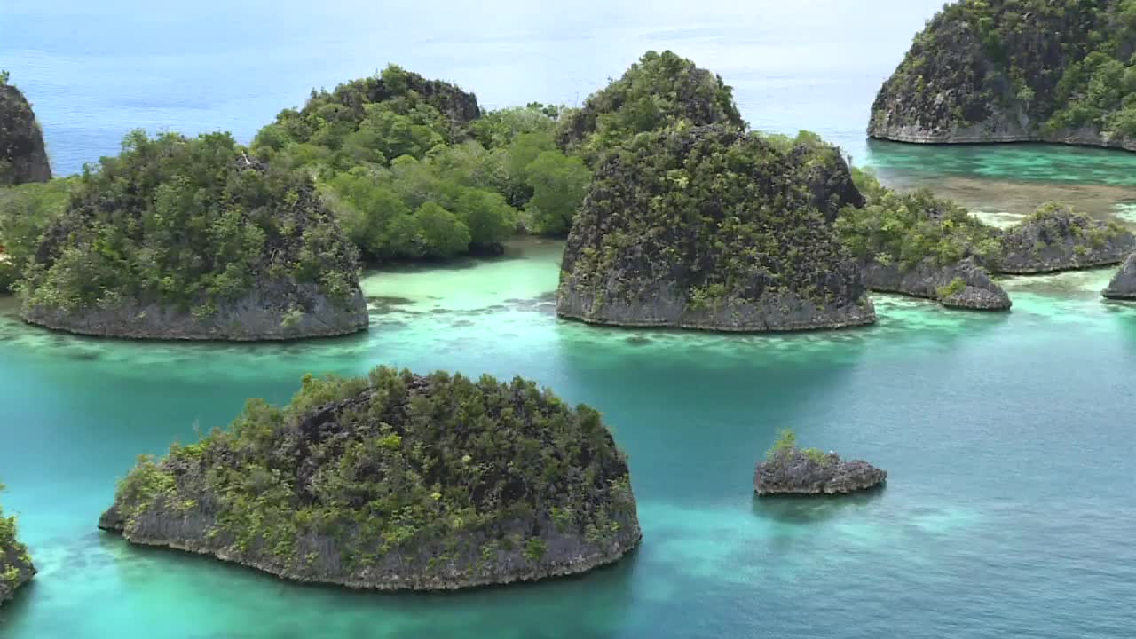 Poor education a gloomy reality in Indonesian paradise