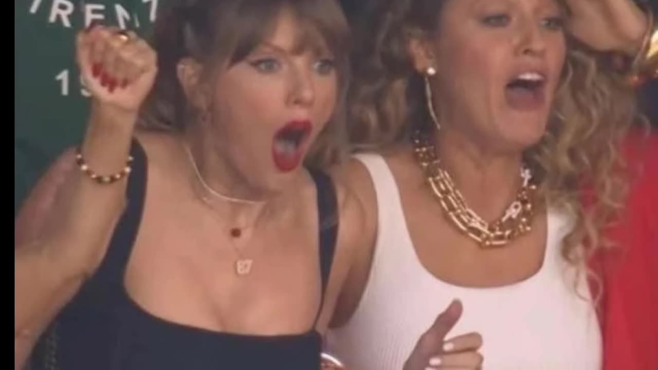 Taylor Swift and Blake Lively's PRICELESS Reaction 😲