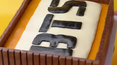 How to decorate yummy cake