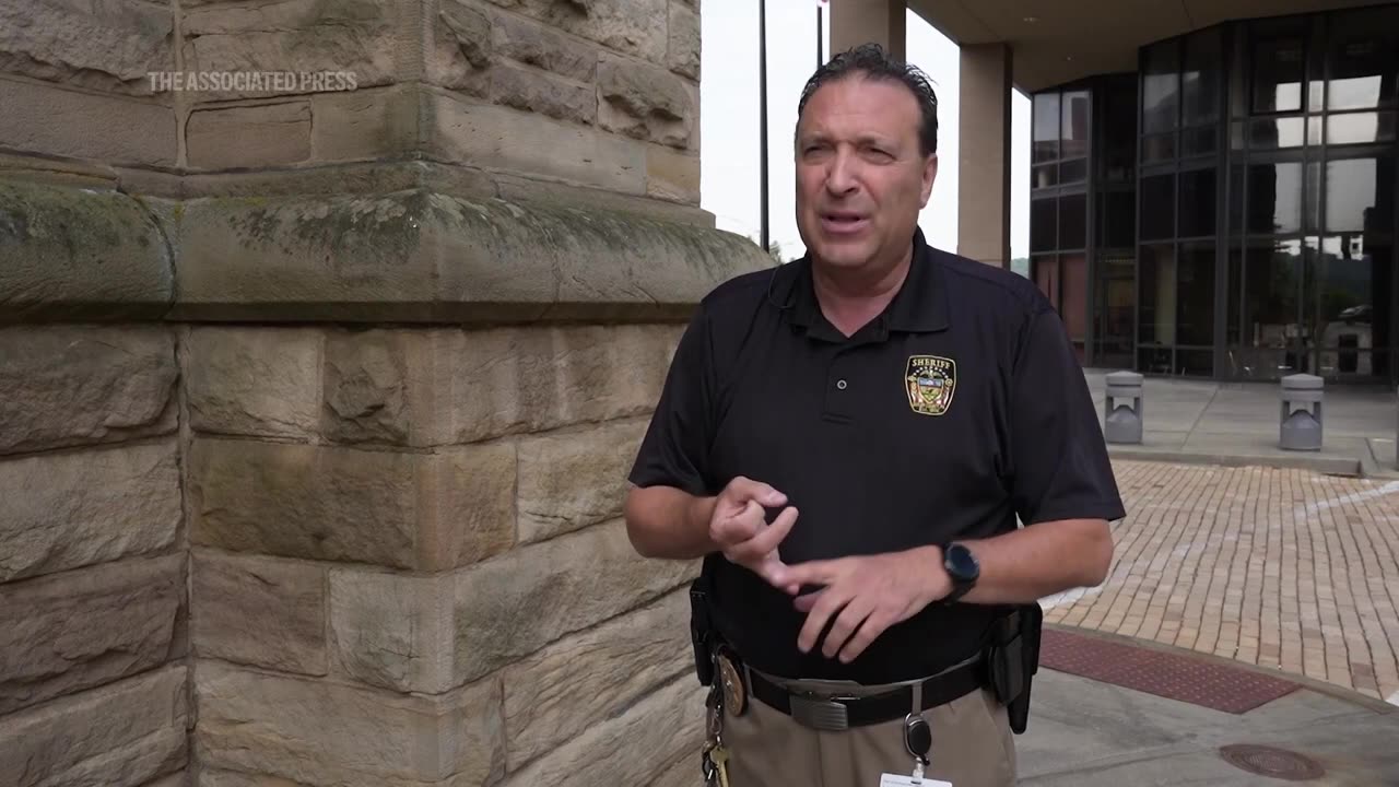 Local law enforcement detail interaction with shooter on nearby roof at Trump rally.mp4