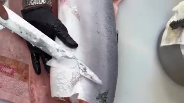 Amazing fish cutting skill