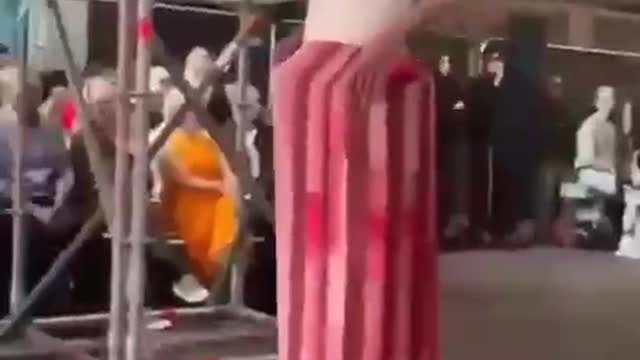 👺Quando i demoni si divertono a sfoggiare nelle passerelle