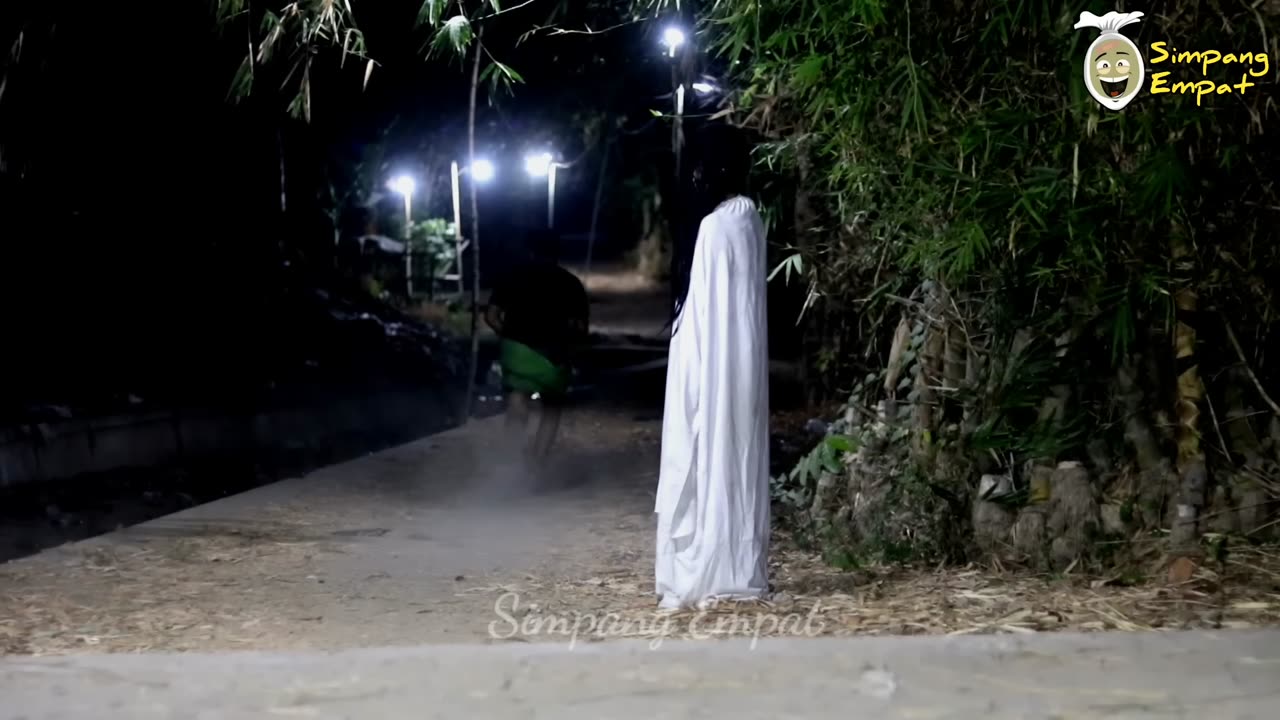 Kuntilanak_Salah_Fokus____Paling_Usil_Bikin_Ngakak_🤣🤣____Funny_Ghost_Prank(1440p)