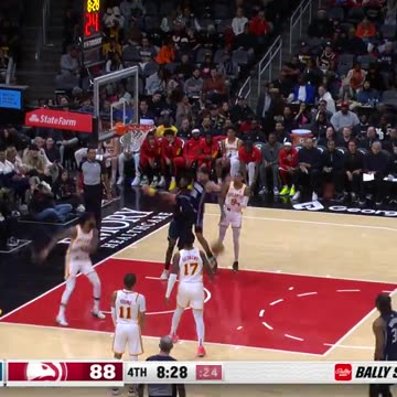 NBA - Cole Anthony cuts to the bucket and explodes to the rim for a turbulent slam 😱 Hawks-Magic