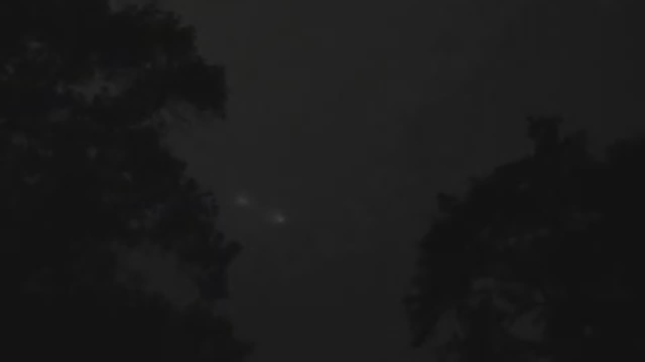 The sky tonight 9:00 pm Vancouver WA WHAT?! need to turn lights off to see this well