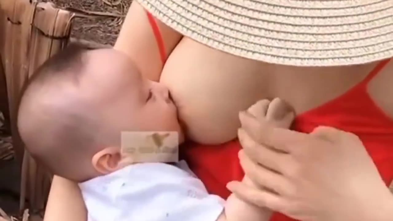 #viral #model #mom #feeding #girl #model #movie #breastfeeding