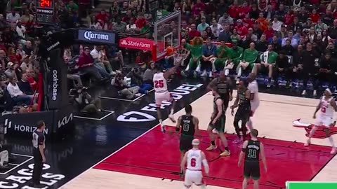 Dalen Terry's Putback Slam Gives Bulls the Lead! (vs. Celtics)