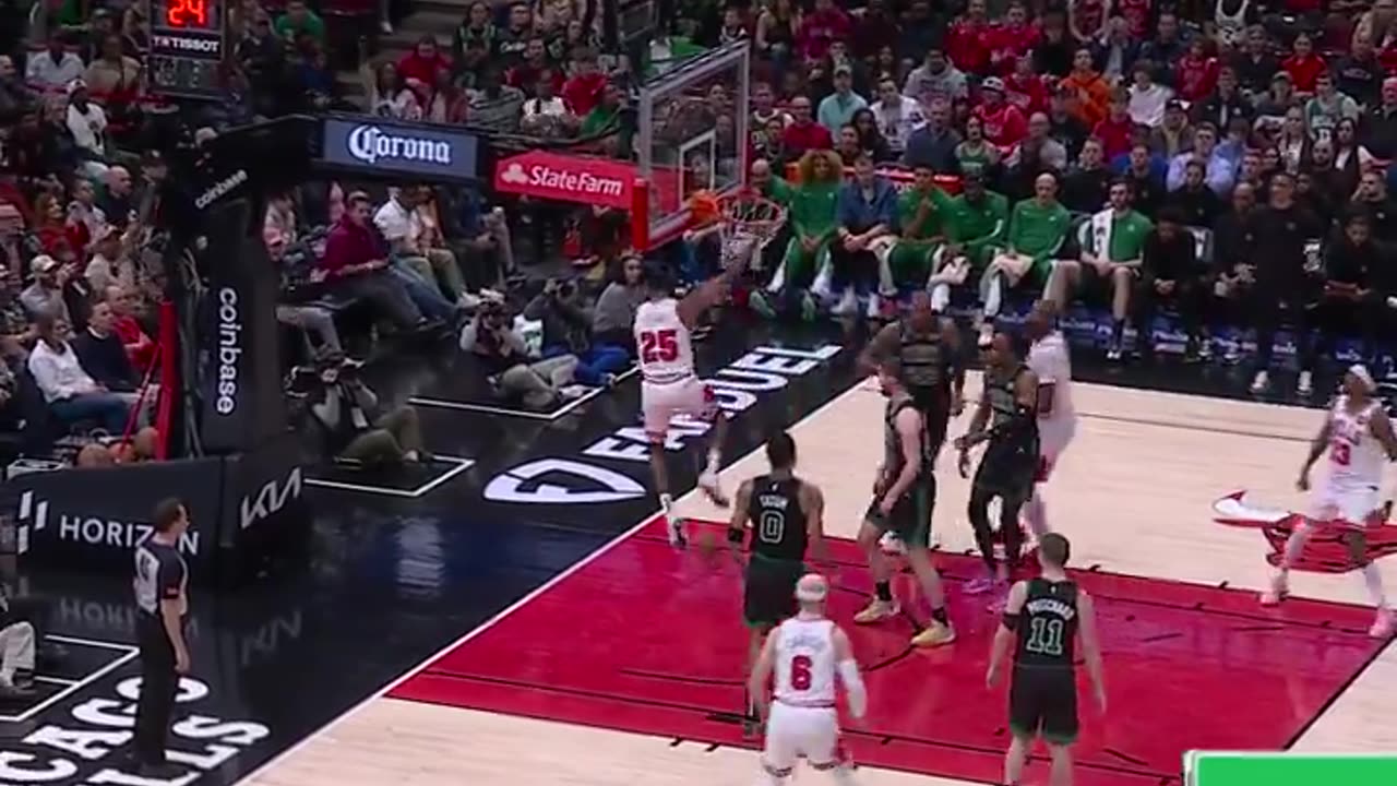 Dalen Terry's Putback Slam Gives Bulls the Lead! (vs. Celtics)