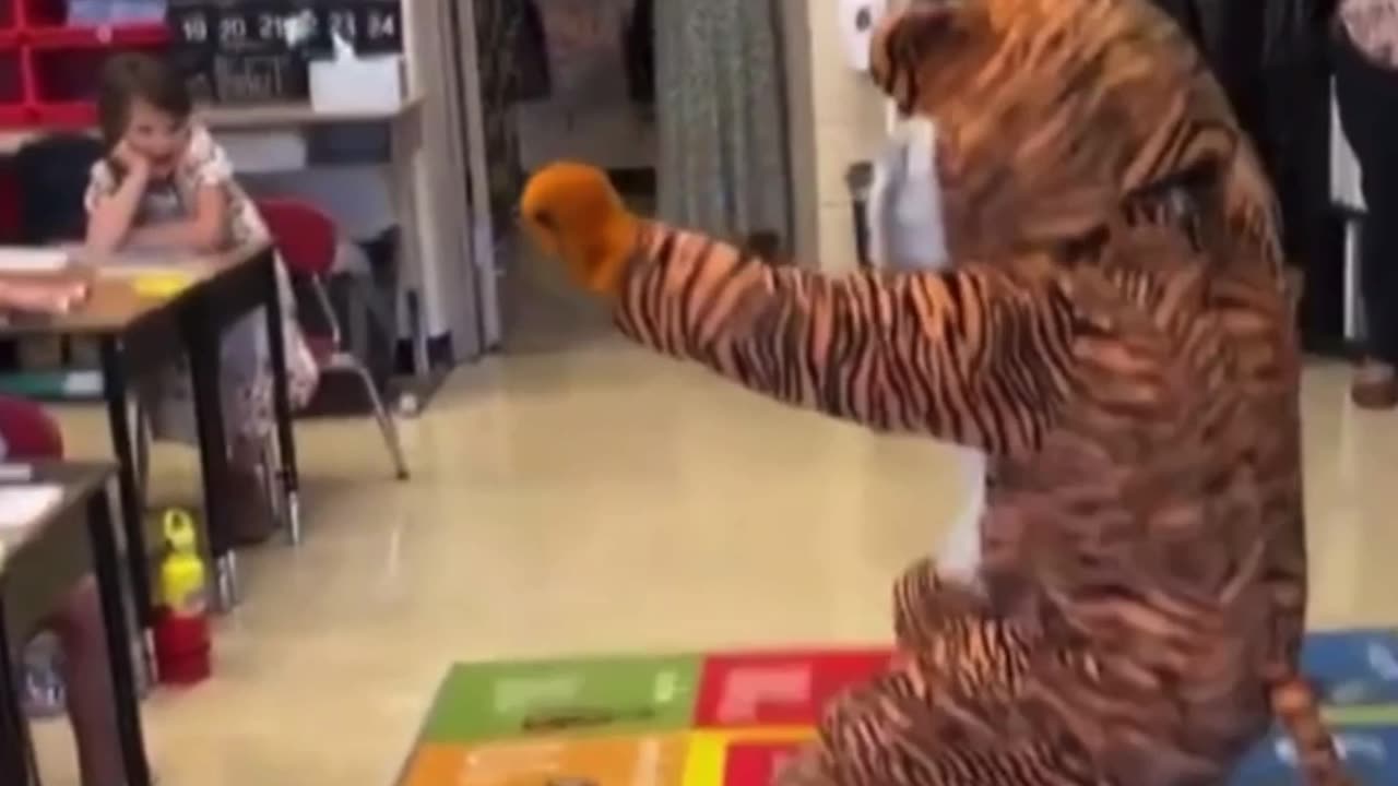 A soldier disguised as a school's mascot surprised his son on his first day of Year 3