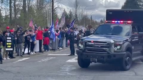 BREAKING: Biden greeted with 'Let's Go Brandon' chants at Seattle college