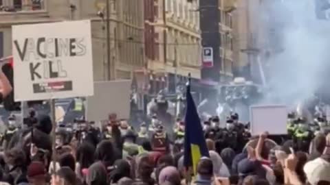 Melbourne rises against lockdown Dictatorship