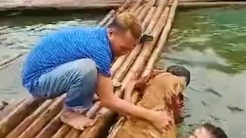 Pet owner slips off a raft while pulling his dog from a river 🐶