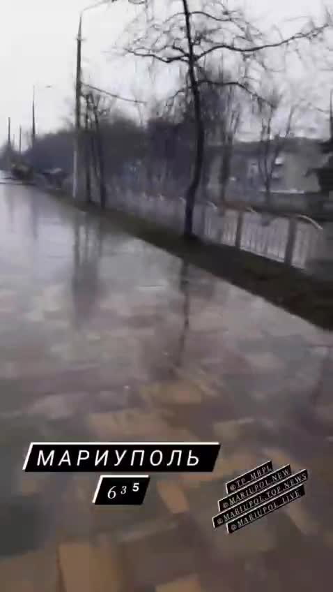 Ukrainian armored personnel carriers in Mariupoli an hour ago