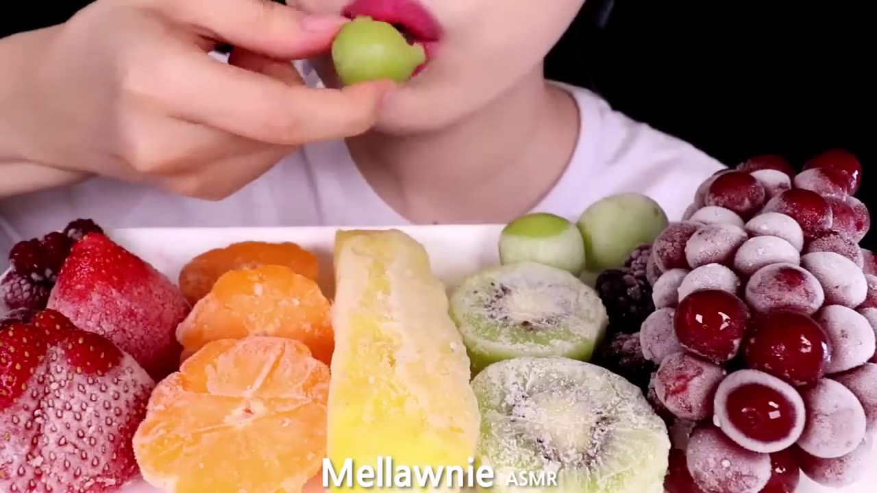 ASMR FROZEN FRUITS 얼린과일 STRAWBERRY, GRAPE, KIWI, PINEAPPLE, BLACKBERRY etc. EATING SOUNDS MUKBANG 먹방