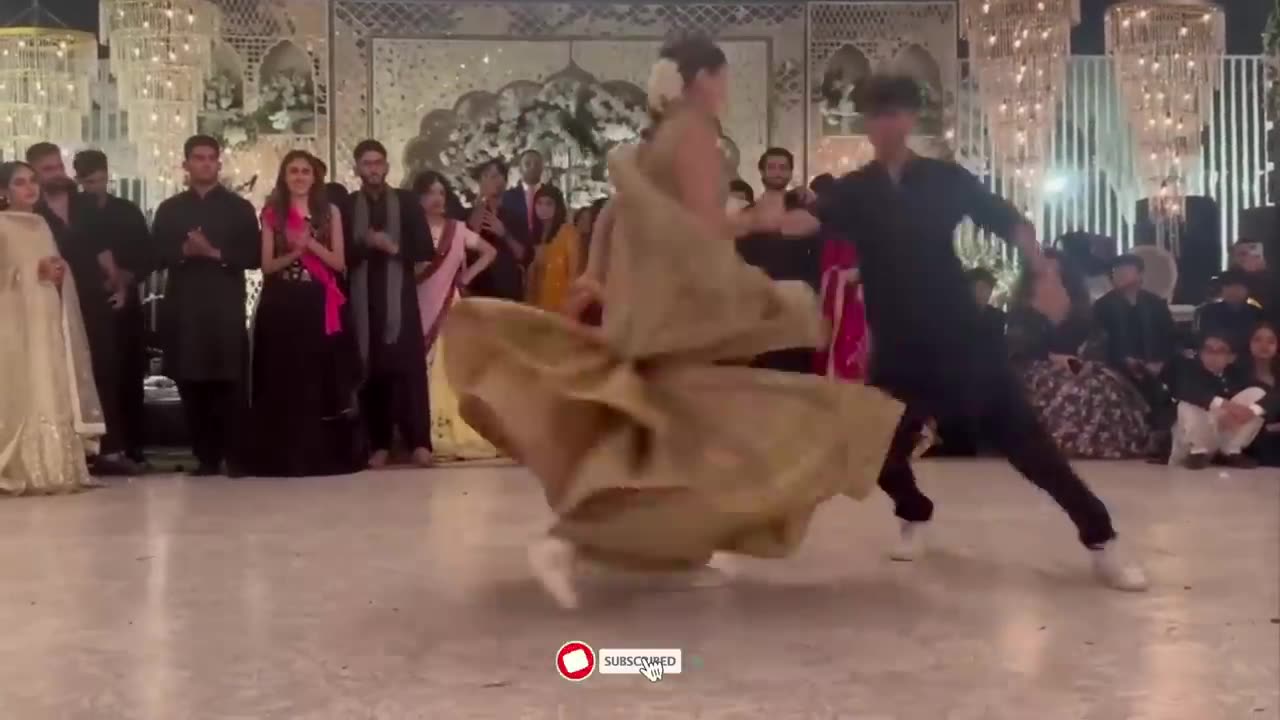 Hania Amir dance with brother