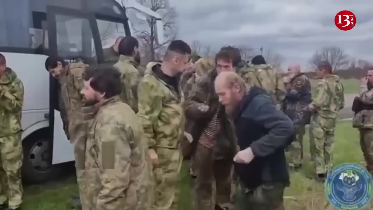 Ukraine released 130 soldiers from captivity - footages of exchange of prisoners
