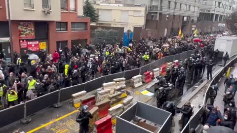 Thousands protest covid-tyranny in Paris, France.
