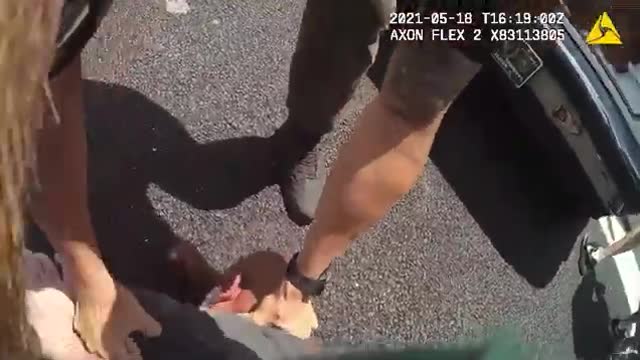 Citizens Help Deputy Who Was Under Assault By Florida Man In Volusia County. #BackTheBlue