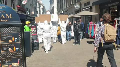 Les Masques Blancs Nantes Action Pancartes le 23 Avril 2022