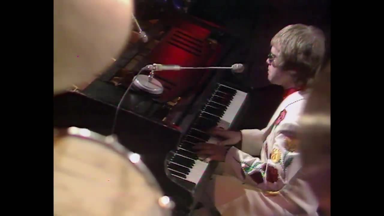 Elton John - Your Song (Top Of The Pops 1971)