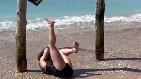 Don't Pose On A Swing 😬