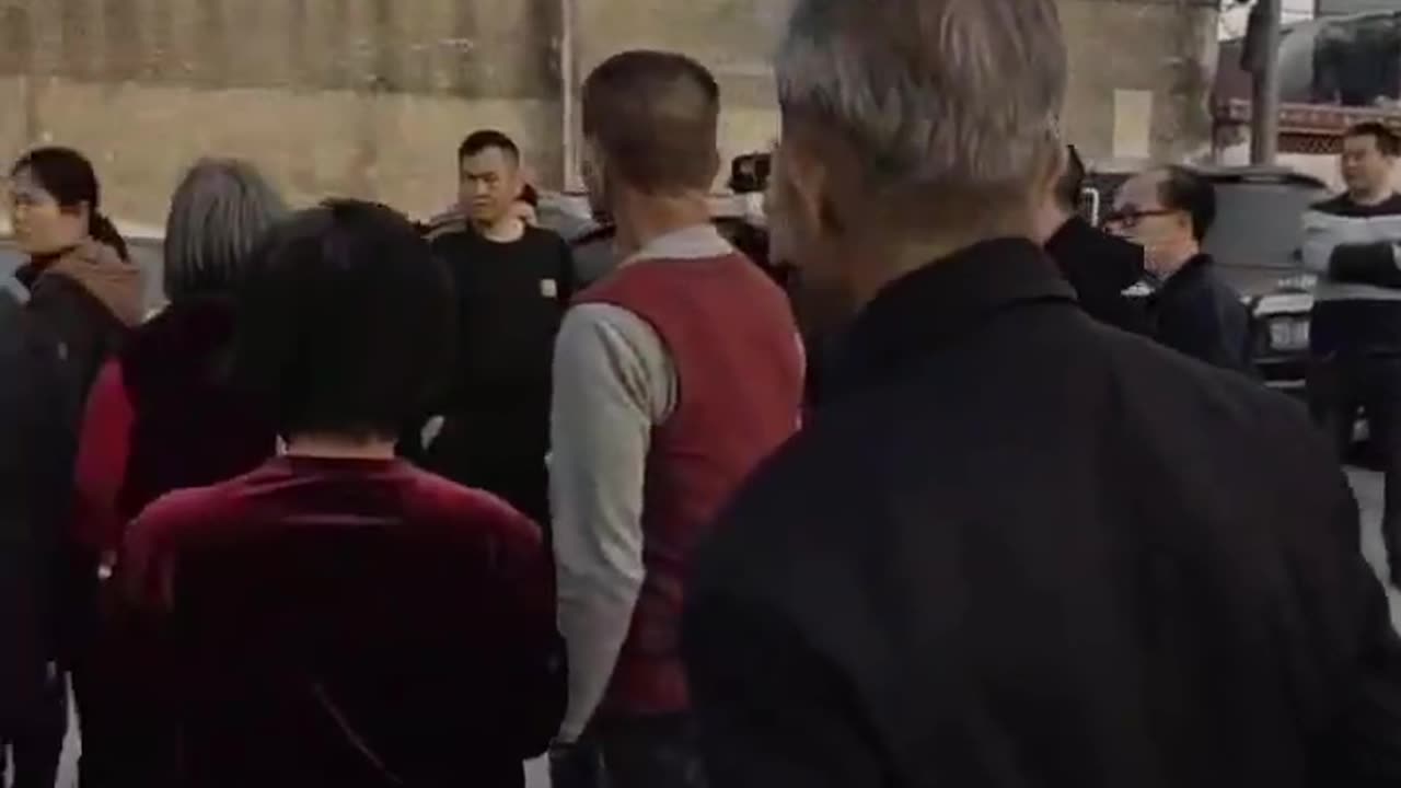 潮南两英东北村,全村不能养家禽.村民在抗议中,事件还在发酵
