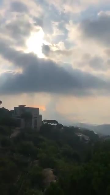 Camera (6 miles away) captures Beirut shock wave 27 seconds after explosion