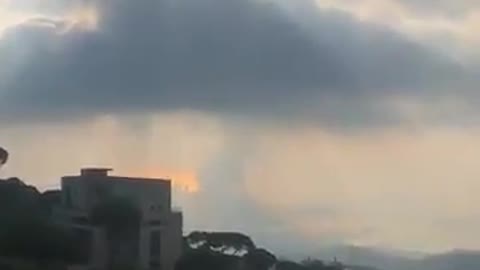 Camera (6 miles away) captures Beirut shock wave 27 seconds after explosion