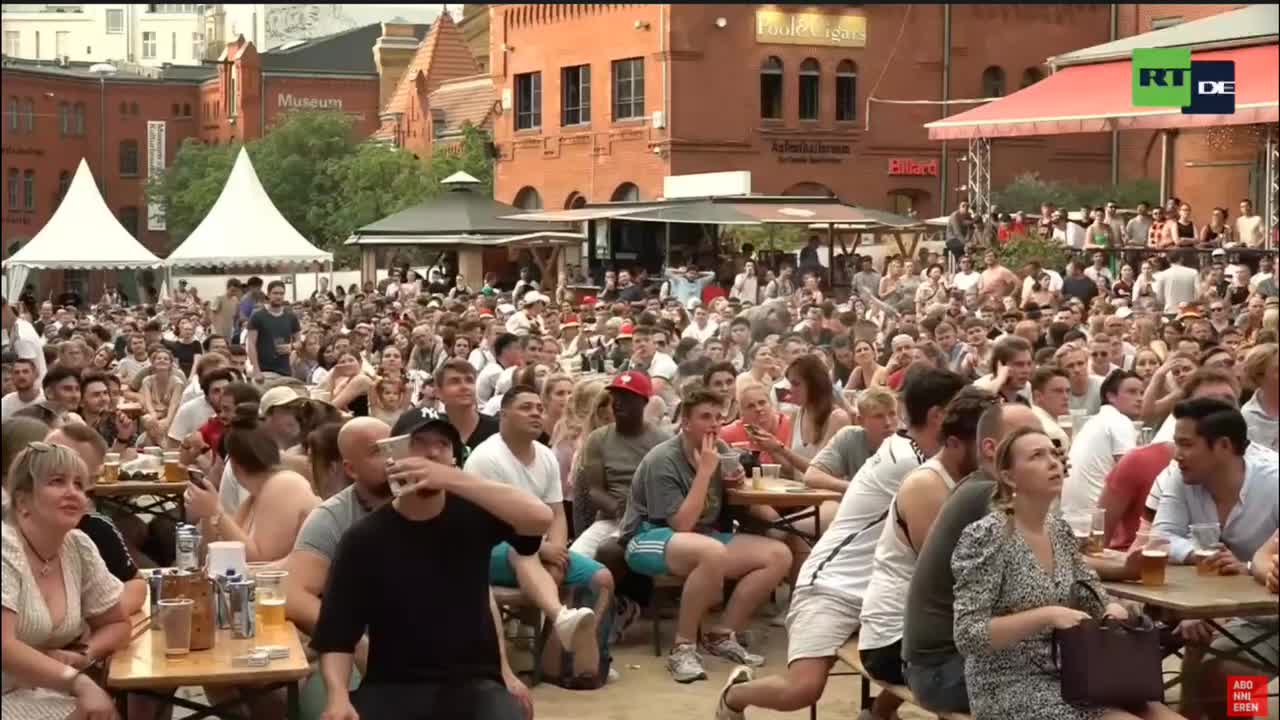 Beim Fußball gucken gibt es kein Corona ! EM 2021 - Deutschland