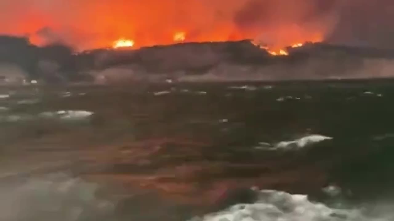 Homes burning down in Canada's Okanagan Lakefront wildfire