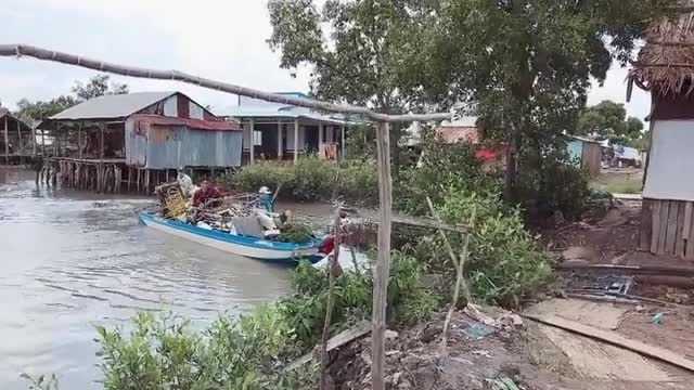 The people of Western Vietnam drove a boat over the dike