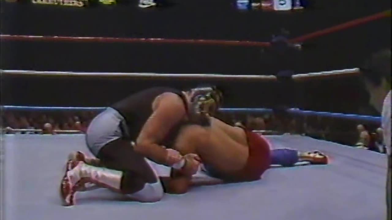 (1984.12.28) The Cobra vs Black Tiger - WWF Jr. Heavyweight Championship - WWF