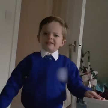 Little lad tells his dad he will upper cut Santa if he keeps him on the naughty lis