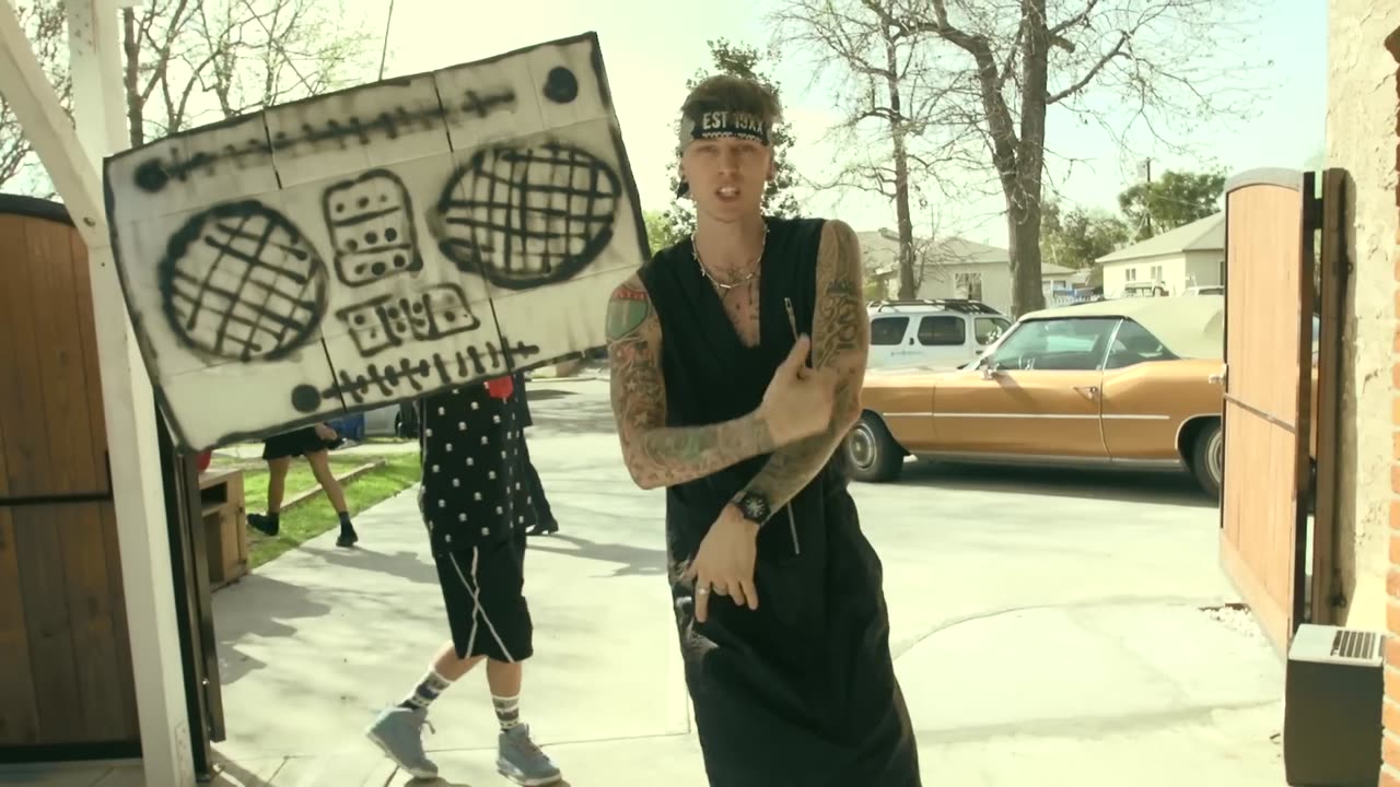 Machine Gun Kelly - Sail (Official Music Video)