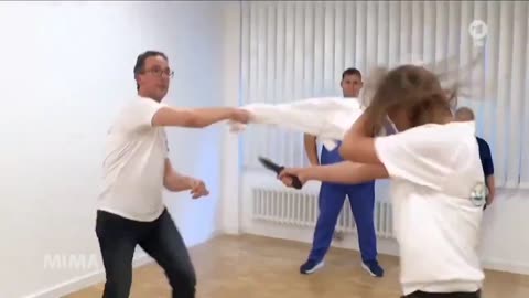Germany: Doctors are being trained to prevent stabbings from Globalist importees using a towel😁