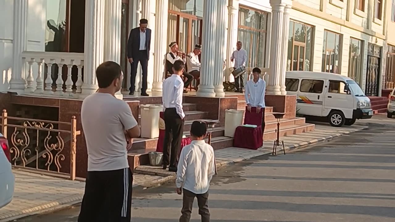 Musicians in uzbek wedding