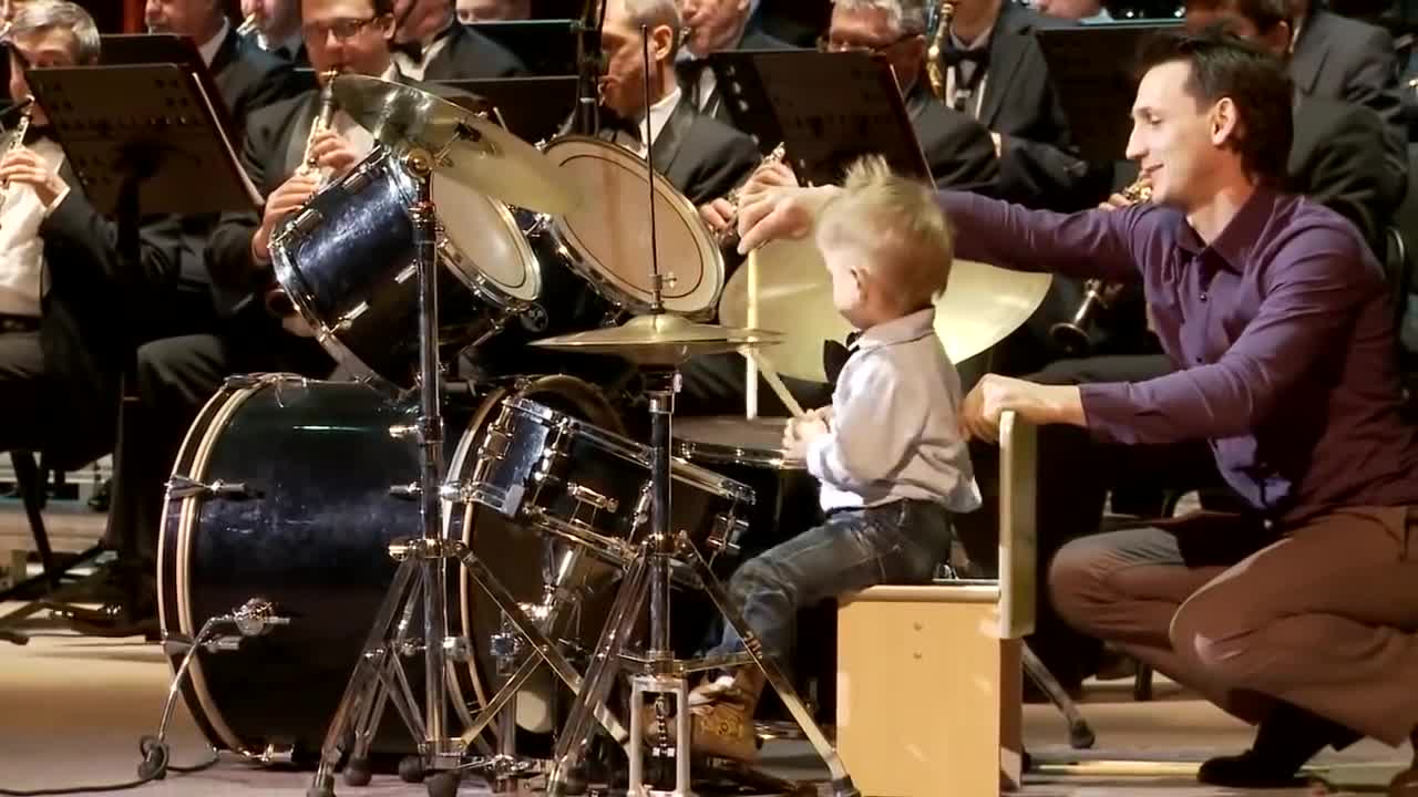 Lyonya Shilovsky - 3 Years Old Russian Drummer Leads Orchestra of Adult Musicians